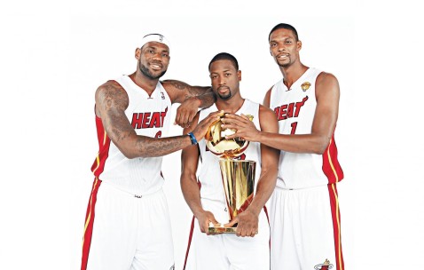 爱游戏体育-乒乓球赛场焦点！日本队对阵西班牙队，意外判罚引发热议，比赛氛围紧张