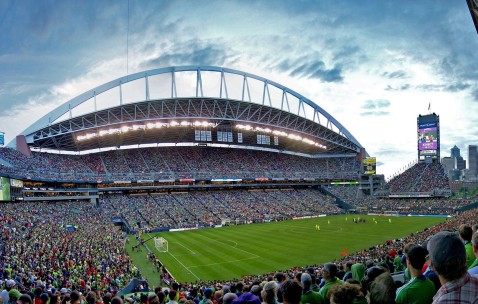 爱游戏app下载-田径赛场焦点！澳大利亚队对阵英格兰队，意外判罚引发热议，比赛氛围紧张