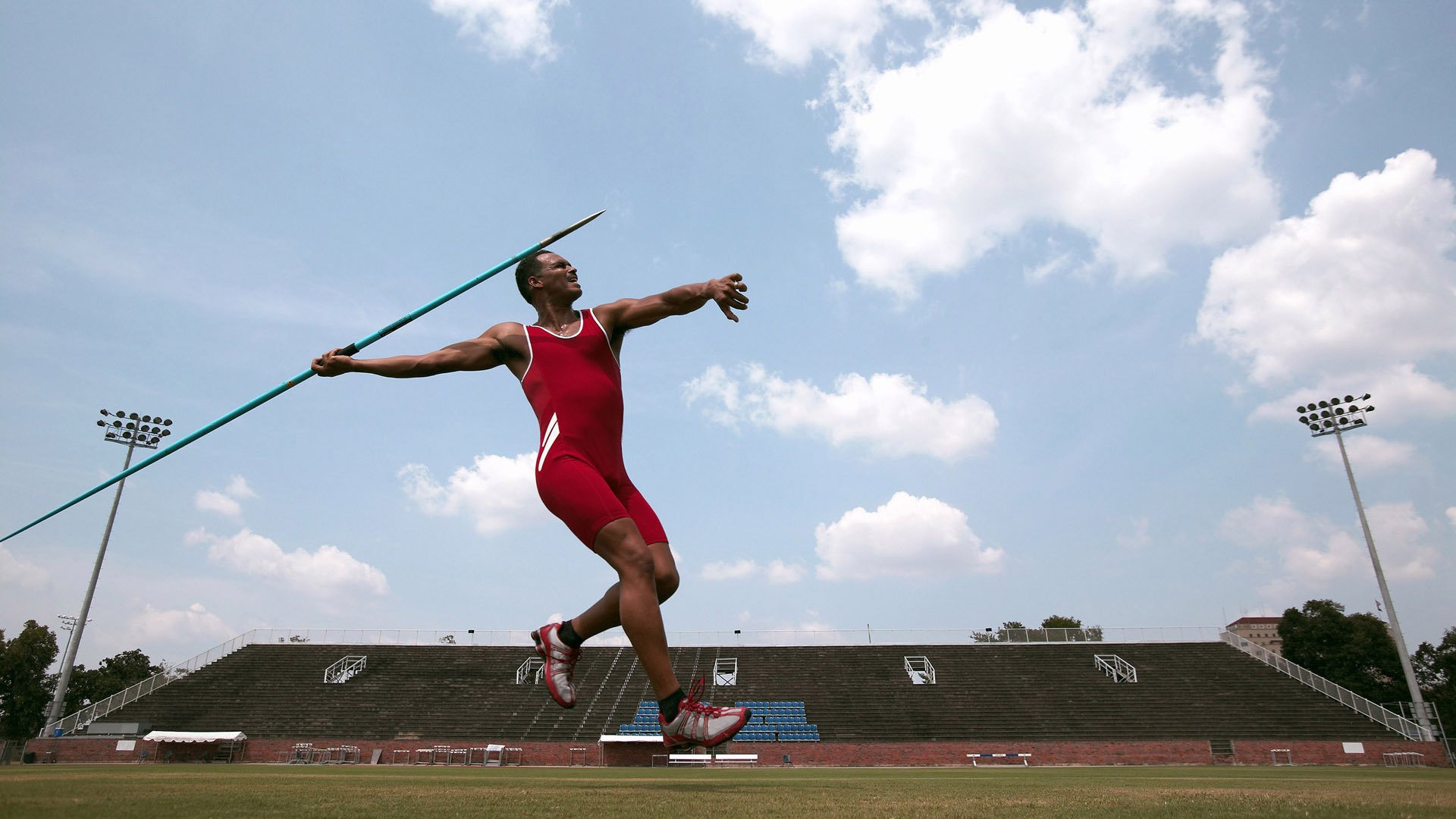 足球赛场焦点！克罗地亚队对阵俄罗斯队，冠军之争悬念重重，胜负难料
